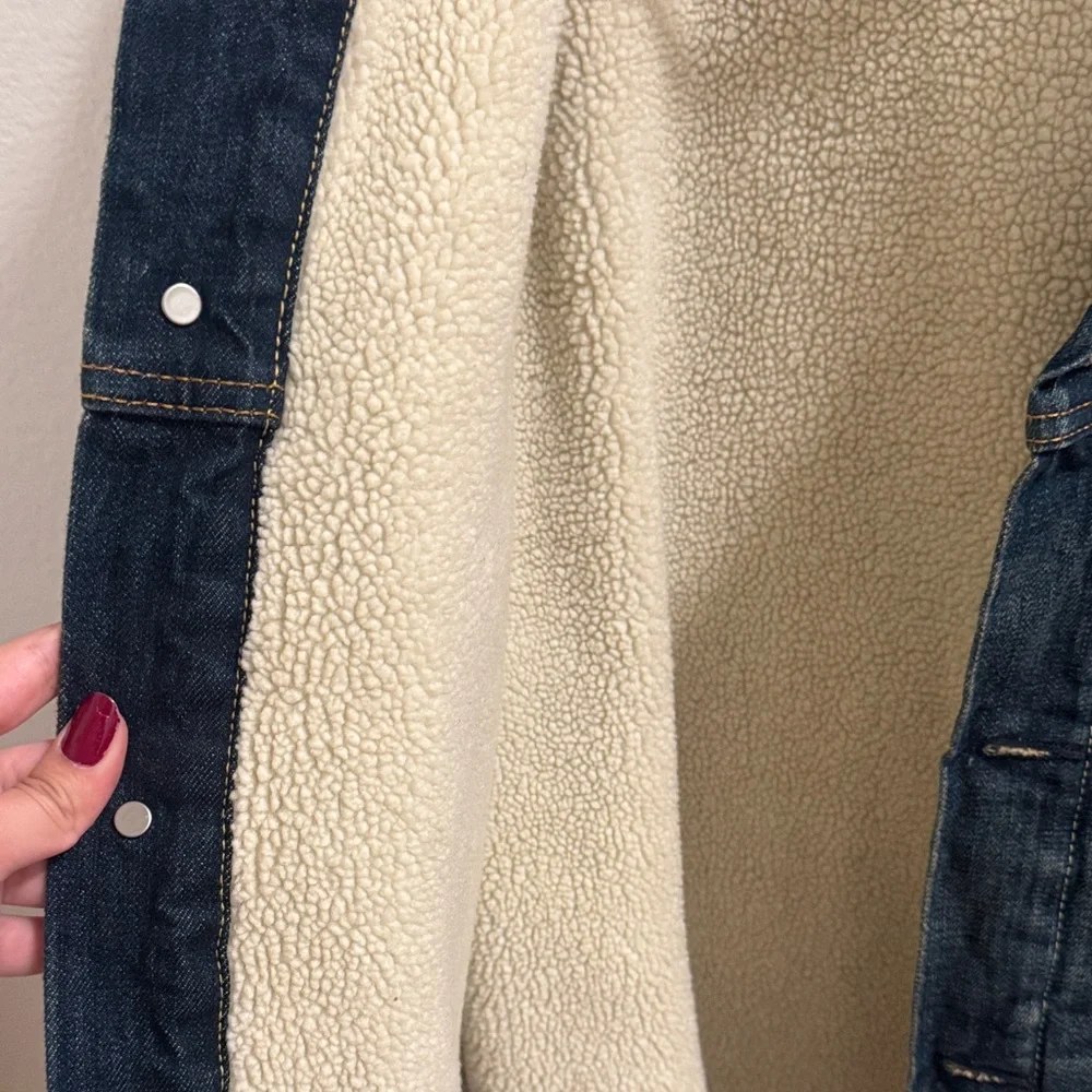 Levi's Dark Blue Denim Jacket with Cream Sherpa Collar - Picture 4 of 5